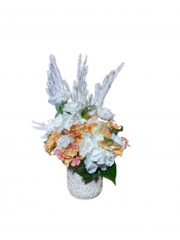 Soft Chic Aranjman – Beyaz & Şeftali Pastel Tasarım | Selin Çiçek Bodrum