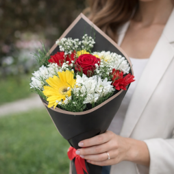Renkli Karışık Çiçek Buketi – Kırmızı Gül & Gerbera | Çiçek Cumhuriyeti Bodrum